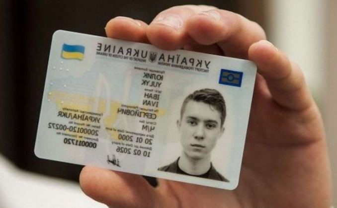Почнуть діяти жовтня: в Україні змінили правила фотографування на паспорт