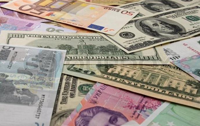 Гривня відреагувала на новий уряд зміцненням: курс валют на останній день літа