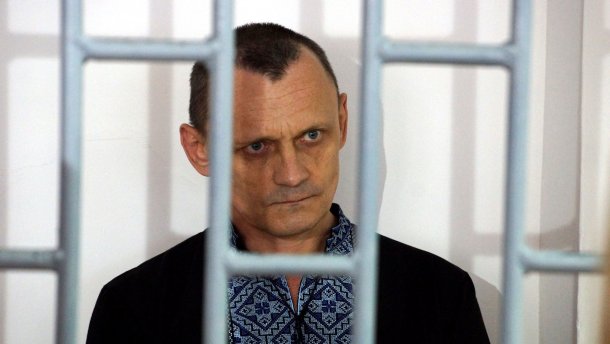 Пакет на голову і струмом по тілу: звільнений політв’язень розповів про жорстокі тортури в Росії