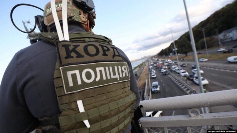 Припинити капітуляцію на Донбасі: мінер на мосту Метро зробив першу заяву