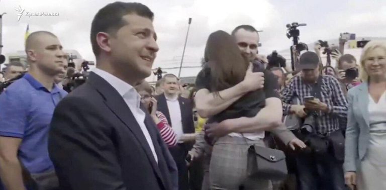 “Повернемо не тільки людей, а й території”: Зеленський анонсував другий етап обміну полонених