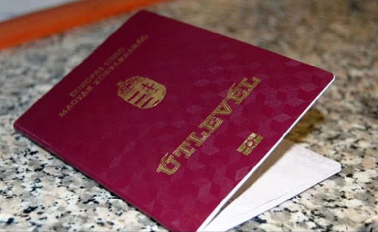 В українців масово забирають паспорти прямо на вулиці, гримить скандал: що відбувається