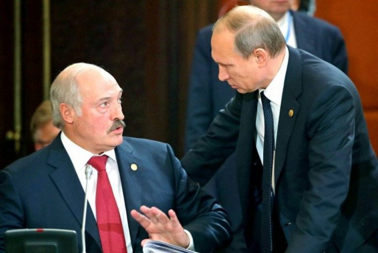 Слова Лукашенка обшпарили Путіна, в Кремлі втратили дар мови: «Ми готові ввести війська в Україну»