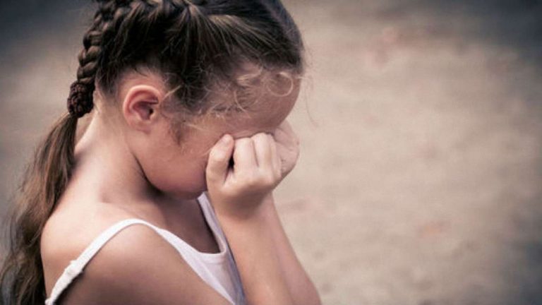 Кричала і благала про допомогу: педофіл викрав 6-річну дівчинку та зґвалтував її