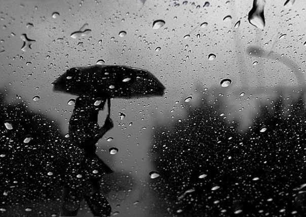 “Сильні дощі і потужні пориви вітру”: Погода готує українцям “не осінні” сюрпризи