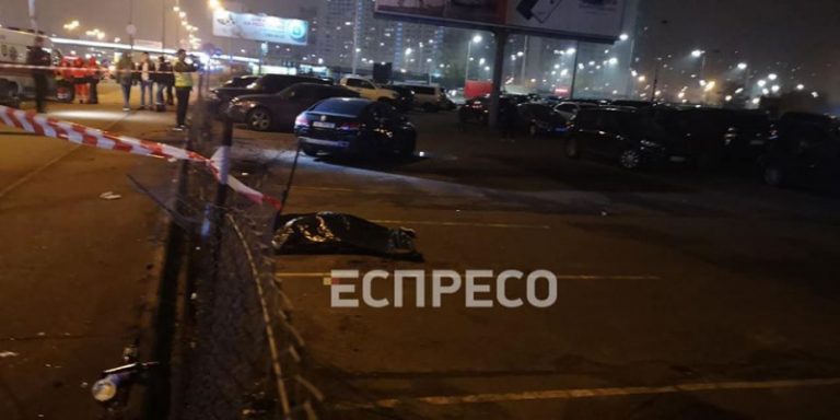 Людей збирали по частинах: у Києві шумахер на Lexus зніс двох пішоходів, моторошні кадри 18+