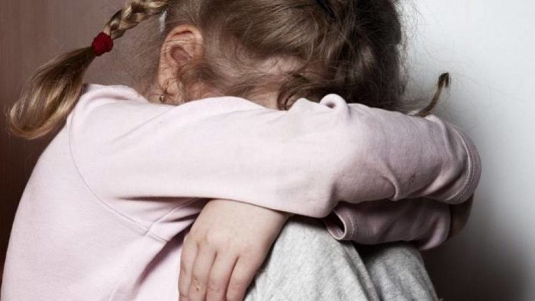 “Пропонував дружбу”: У Києві педофіл по-звірячому згвалтував маленьку дівчинку