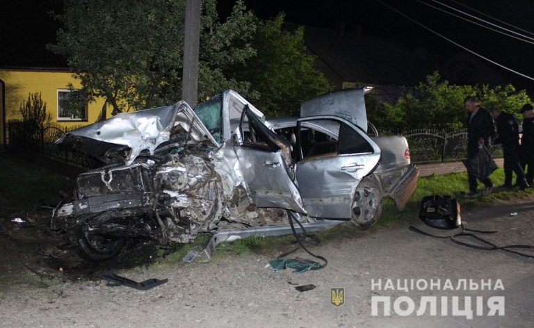 “Була на восьмому місяці”: у моторошній аварії на смерть розбилися молоді дівчата (фото)