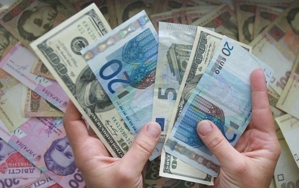 Заробітчани переказали в Україну майже 10 млрд доларів