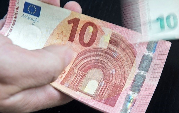 Курс валют: євро прискорив падіння