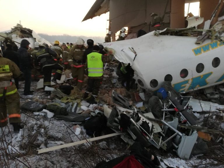 “Шок, це дуже страшно”: на борту літака, який розбився, була відома співачка. Шанувальники моляться