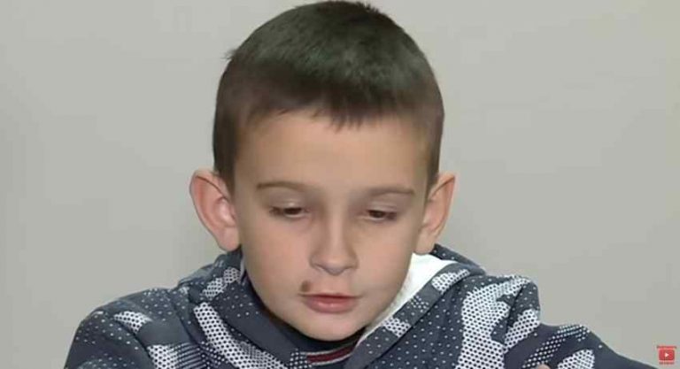 “9-річний Іванко два дні провів у хаті з трупом бабусі”: Батько не віддає сина матері і тримає його у нелюдських умовах