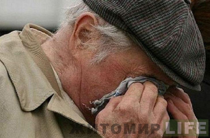 Обібрала до нитки. У столиці керівник відділення Укрпошти обікрала пенсіонерів