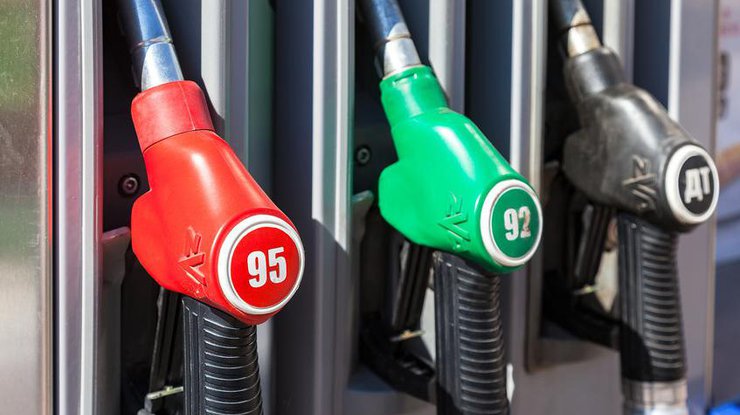 Ціни на бензин: Зеленський звернувся до представників мереж АЗС із вимогою