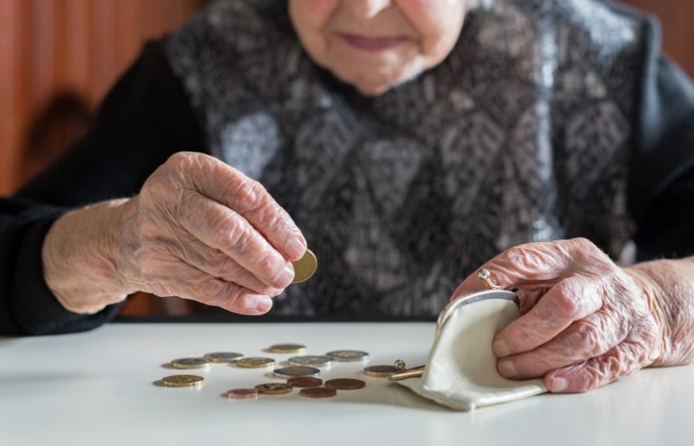 Пенсійний вік в Україні підвищують тільки жінкам