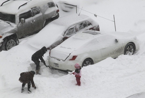 “Випаде сніг до 20 см і пекучі морози”: В Україну прийшла справжня зима. Погіршення погоди в усіх областях
