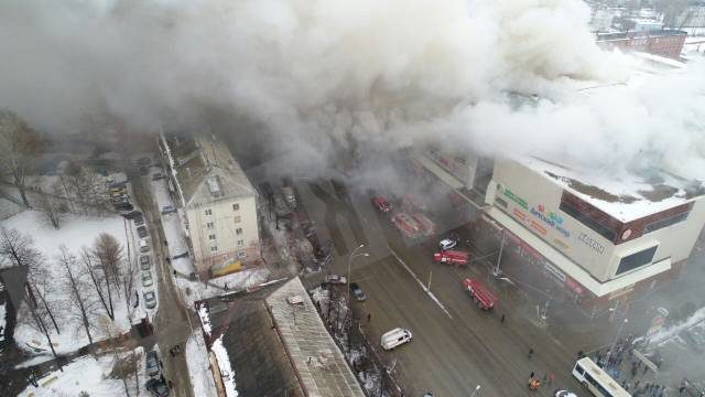 В Росії почалася масштабна пожежа: під ризиком вибуху газова станція
