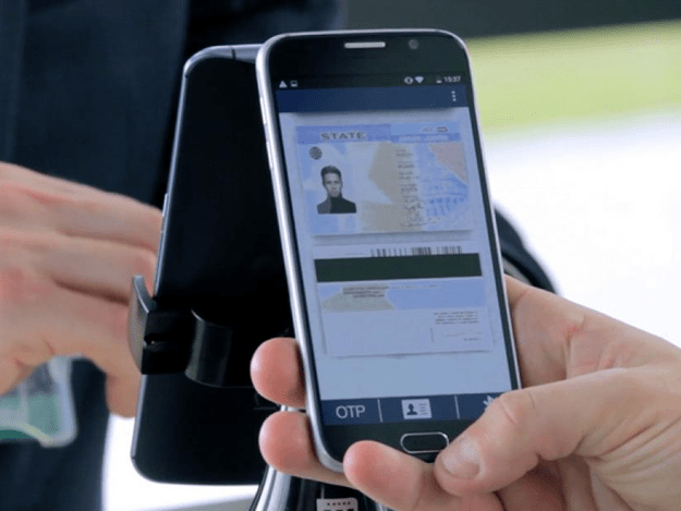 Незабаром в Україні запрацює новий сервіс “Паспорт у смартфоні”