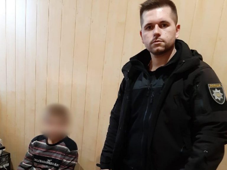 На Харківщині 11-річний хлопчик наважився на суїцид через матір. В голові не вкладається
