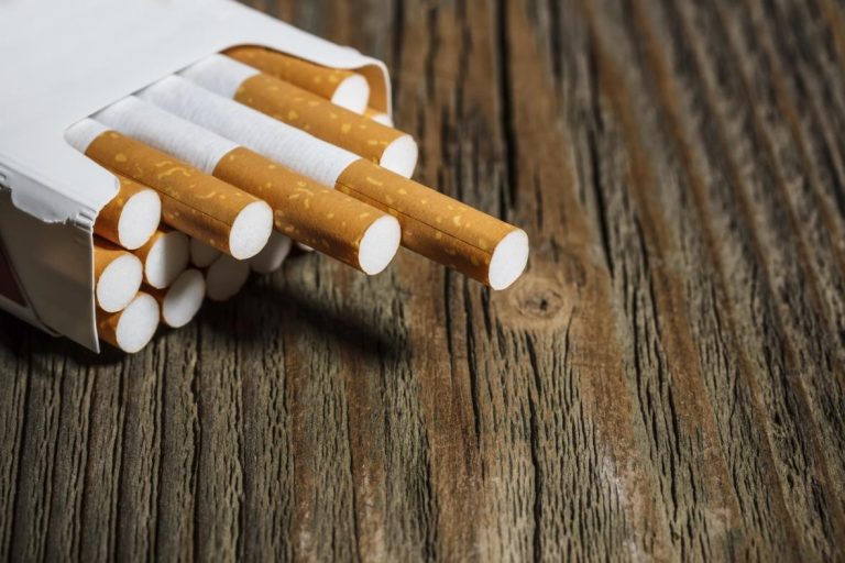 В Україні пропонують підвищити вік для продажу тютюнових виробів
