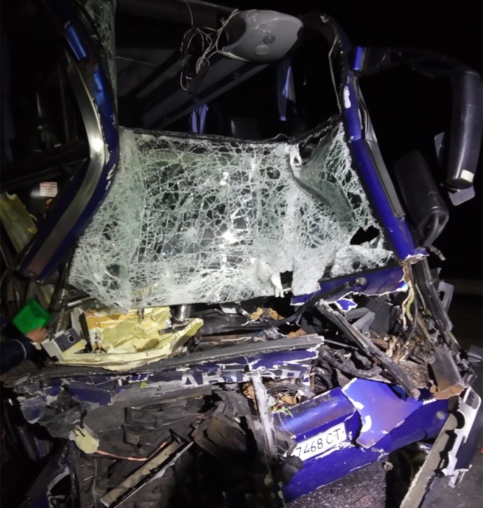 На Миколаївщині зіткнулися пасажирський автобус і вантажівка: багато постраждалих