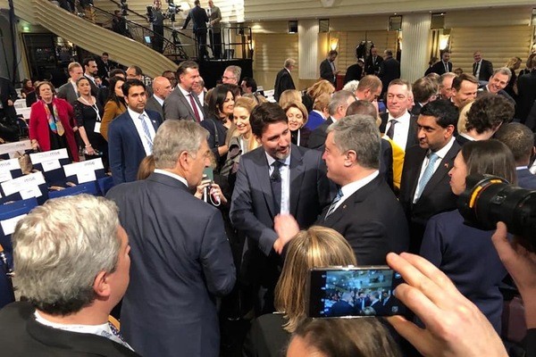 “Треба боротися за Україну!” Порошенко в Мюнхені обговорив із партнерами санкції проти РФ і повернення Криму і Донбасу