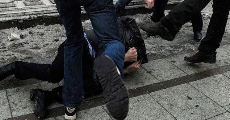 “Били вчотирьох, один зі значком депутата”: у Києві побили відомого ветерана АТО