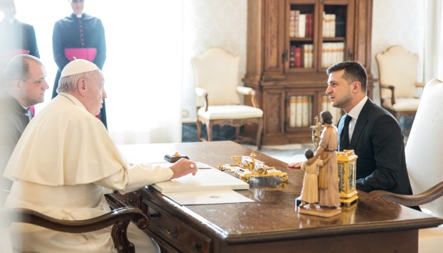 Зеленський хоче, аби Папа Римський приїхав на Донбас