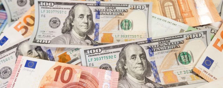 Долар і євро пішли вниз: за скільки можна купити валюту в Україні