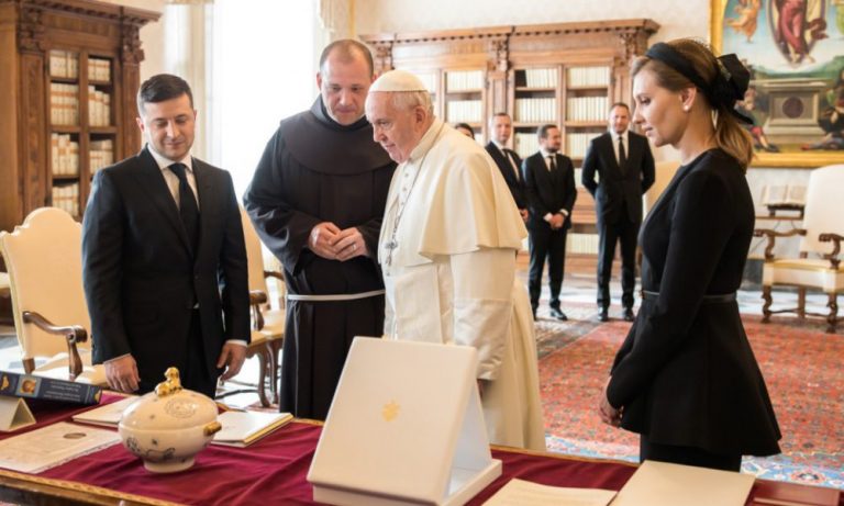 Перша Леді такого не чекала! Папа емоційно звернувся до Зеленського. Президент “миру” – країна аплодує