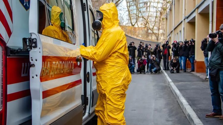 “Ставлять собі просто в гаражі”. багаті українці скуповують апарати штучної вентиляції легенів