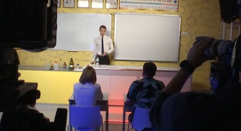 Школа в телевізорі: від понеділка українські школярі навчатимуться просто перед екраном