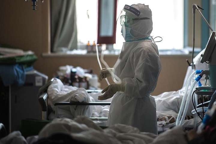 В Україні хворих на коронавірус лікуватимуть за новими правилами: у МОЗ розповіли деталі