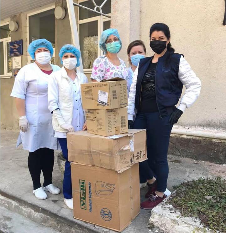 Випускники однієї з шкіл Тернополя допомогли медикам