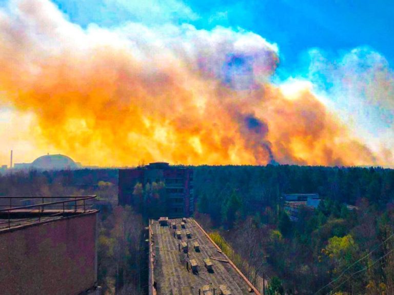 Пожежа в Чорнобилі: вогонь дістався сховищ відходів із ЧАЕС
