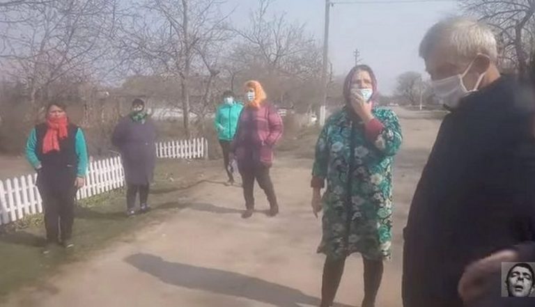 Кричали і виганяли з будинку: на Одещині розгорівся скандал з жителями села і чоловіком, який повернувся з-за кордону
