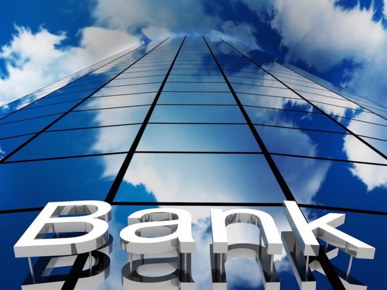 Десятки українських банків оголосили кредитні канікули: що про це відомо