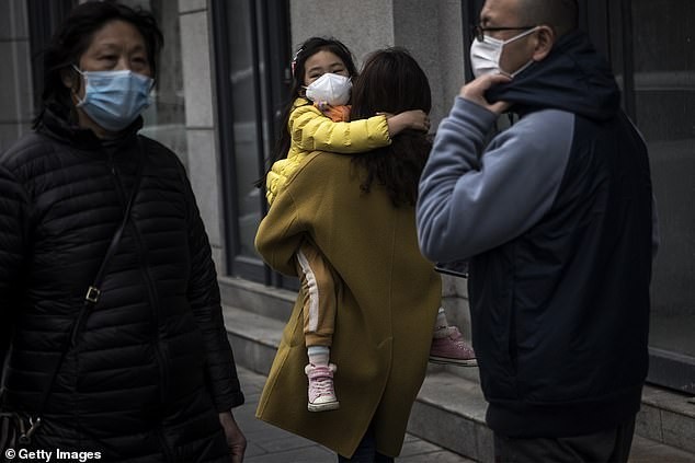 У Китаї люди влаштували масові зіткнення із поліцією: влада приховує жахливі наслідки коронавірусу