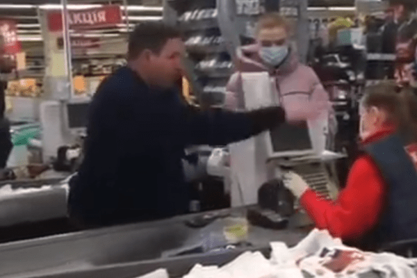 Українець влаштував скандал у супермаркеті через решту дріб’язком