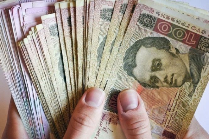Українці зможуть отримувати готівку на касах магазинів