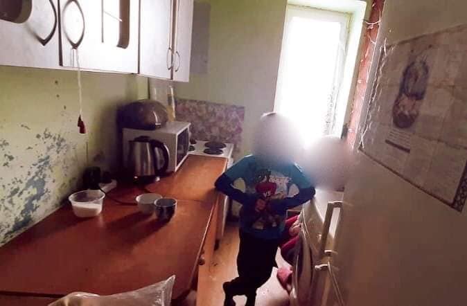 На Прикарпатті горе-мати не годувала дітей: діти через голод викликали поліцію