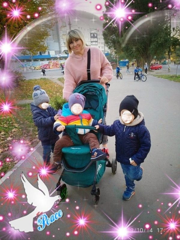 Суханова не соромиться викладати фото з чужими дітьми