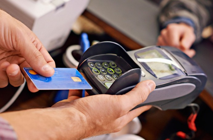 Українці вже можуть знімати готівку без банкоматів: як це зробити