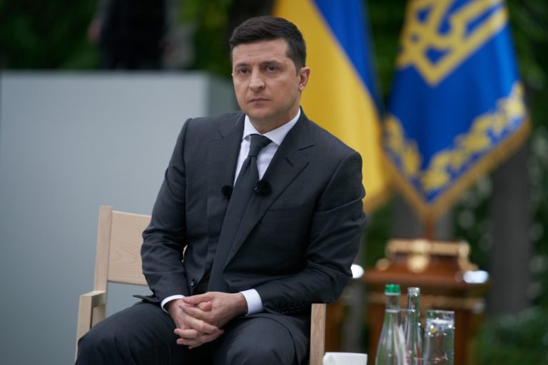 Зеленський ледь не загинув в авіакатастрофі: президент розповів про пережитий жах