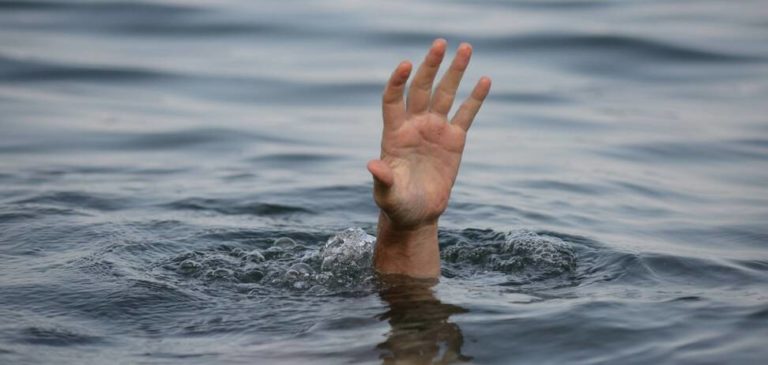 В Азовському морі на очах у людей загинула дівчина: ніхто не кинувся рятувати. Відео 18+