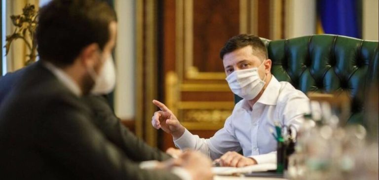 Зеленський запропонував Україні терміново зайняти чергу за вакциною від COVID-19