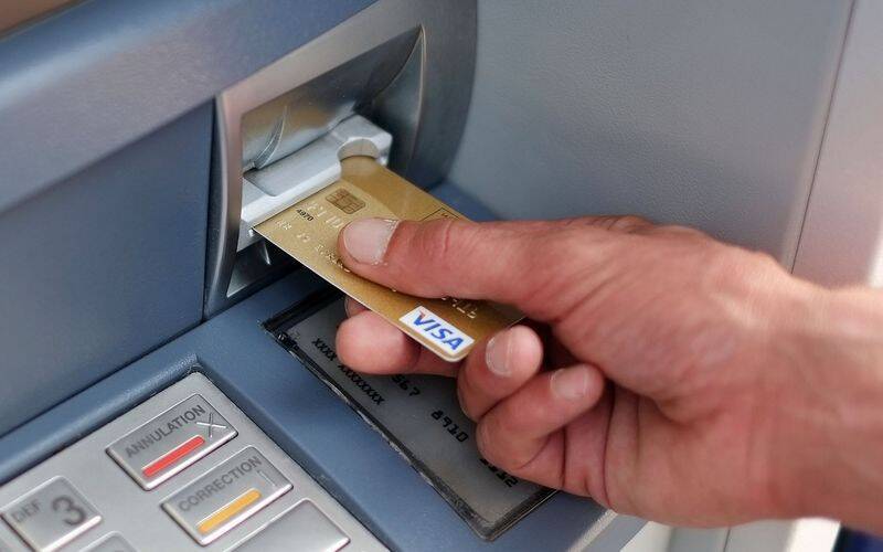 Щоб позбутися коштів, варто всього лише один раз скористатися банкоматом