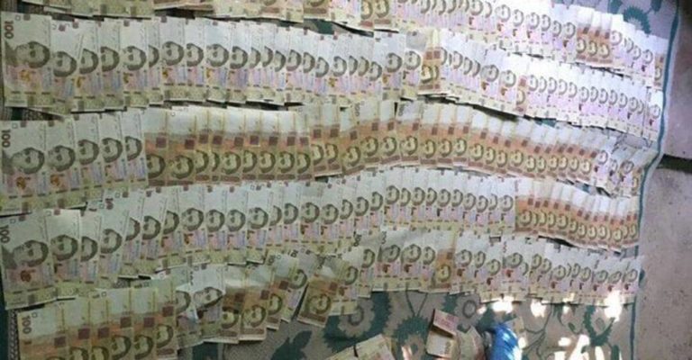 Поліція знайшла гроші, вкрадені під час нападу на авто “Укрпошти” на Полтавщині