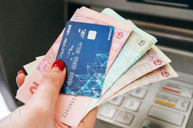 Українські заробітчани розповіли про найбезпечніший спосіб переказу грошей з-за кордону