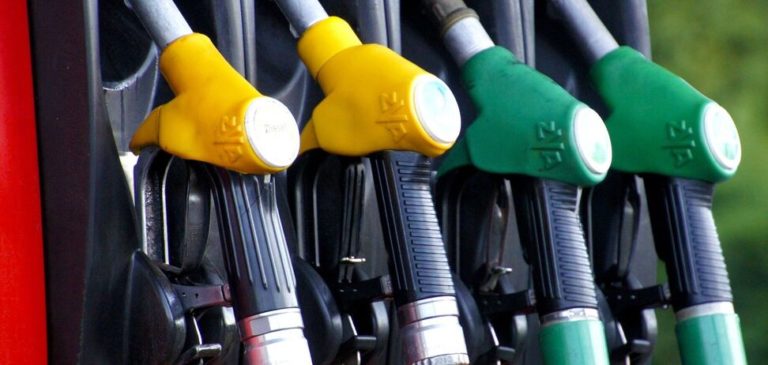 В Україні почали дешевшати бензин і дизель